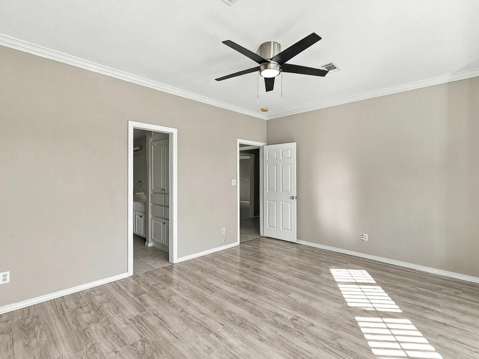3 bed, 1978 sqft, $2,500 — Photo 4