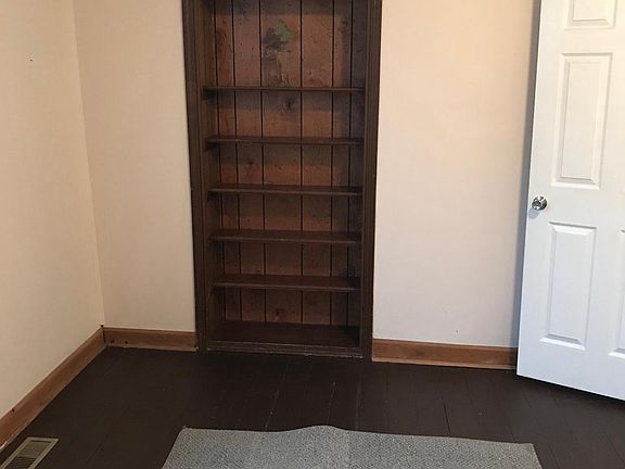 2nd bedroom with buil in shelves