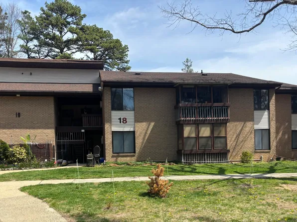 18 Pine Cluster Circle #D, Manalapan, NJ 07726
