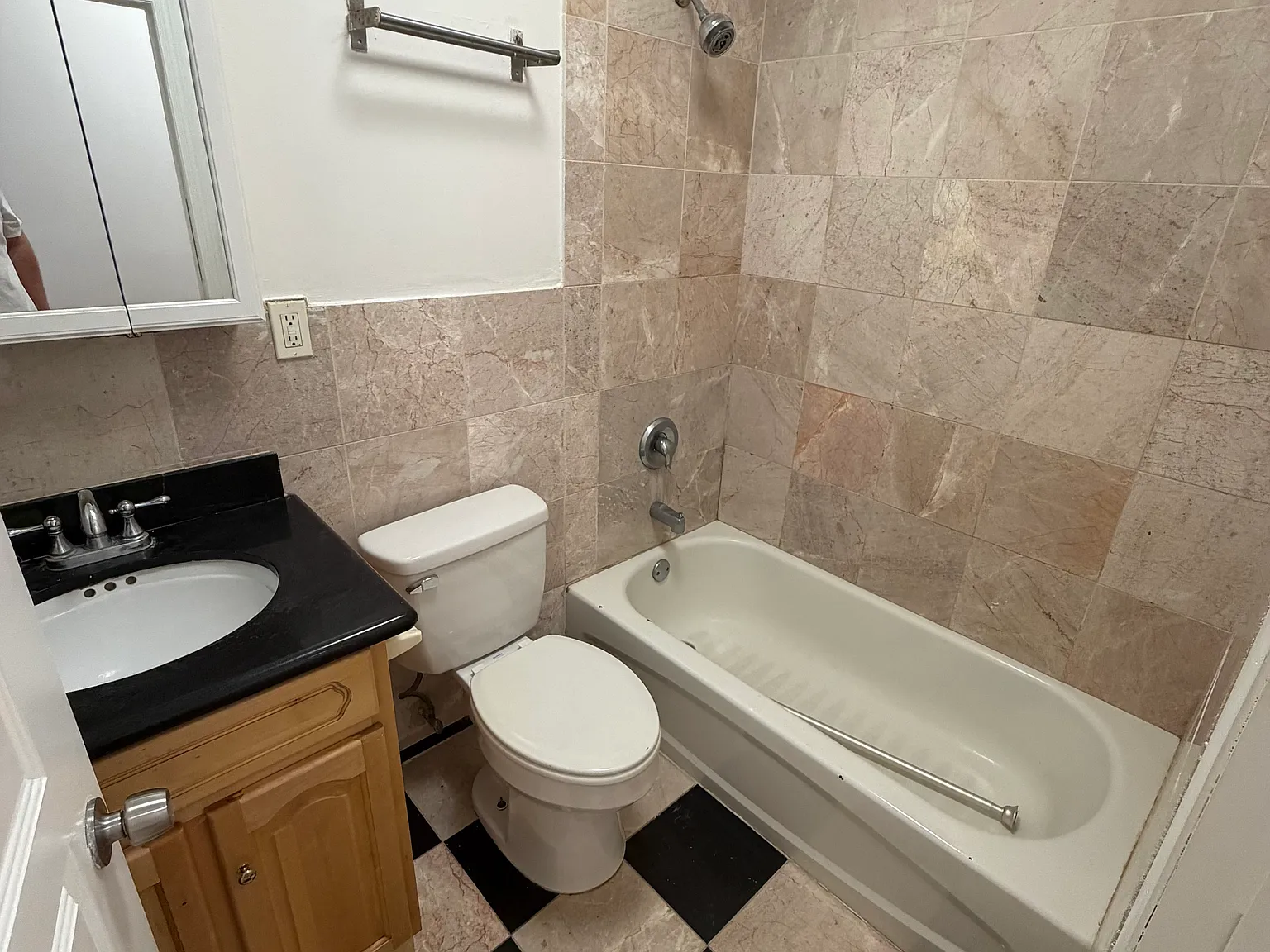 1 bed, 750 sqft, $1,195 — Photo 4