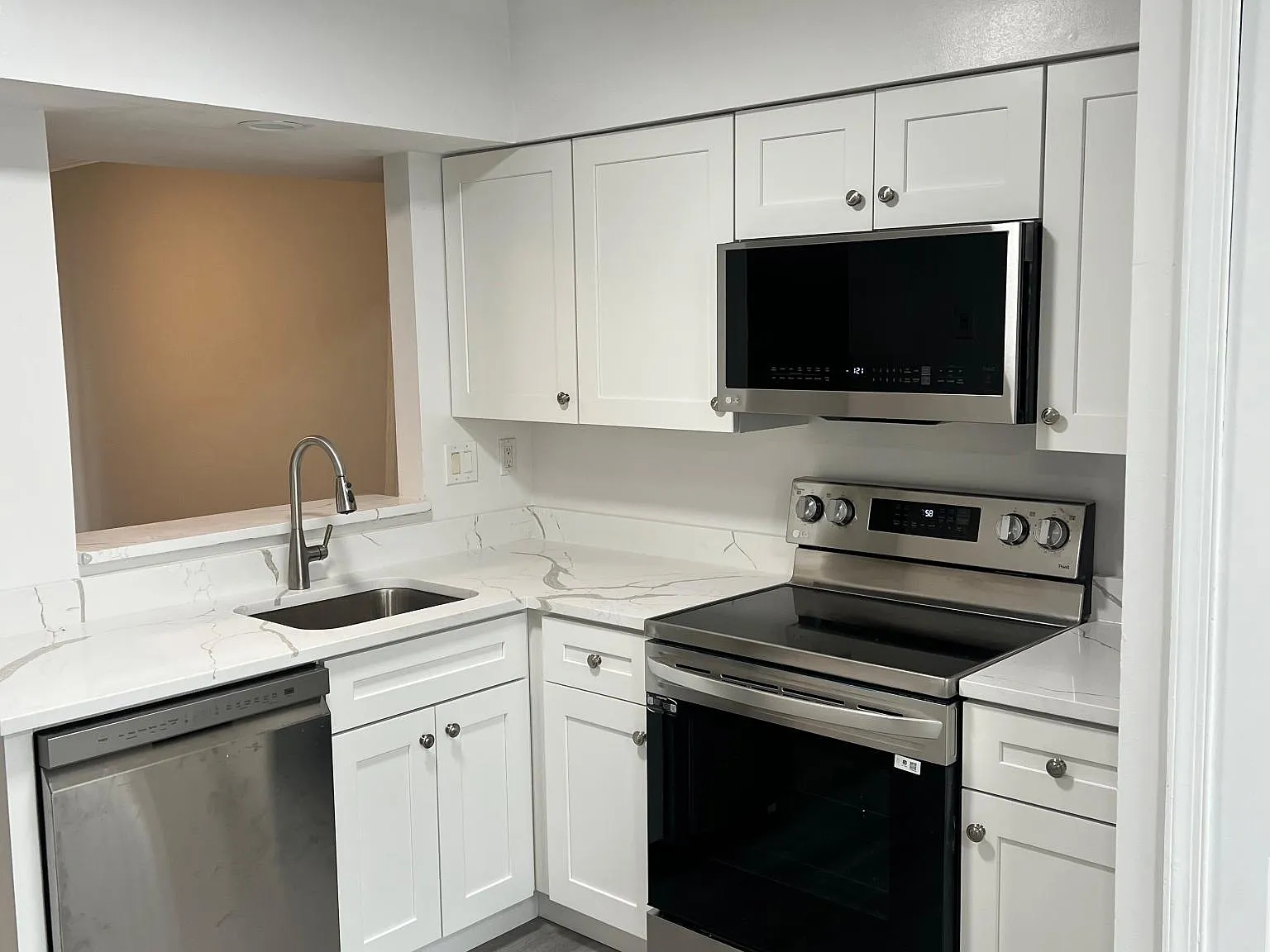 3 bed, 1132 sqft, $2,900 — Photo 2