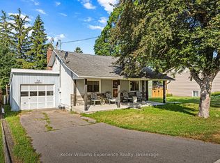 28 Harriet St, Penetanguishene, ON L9M1L1