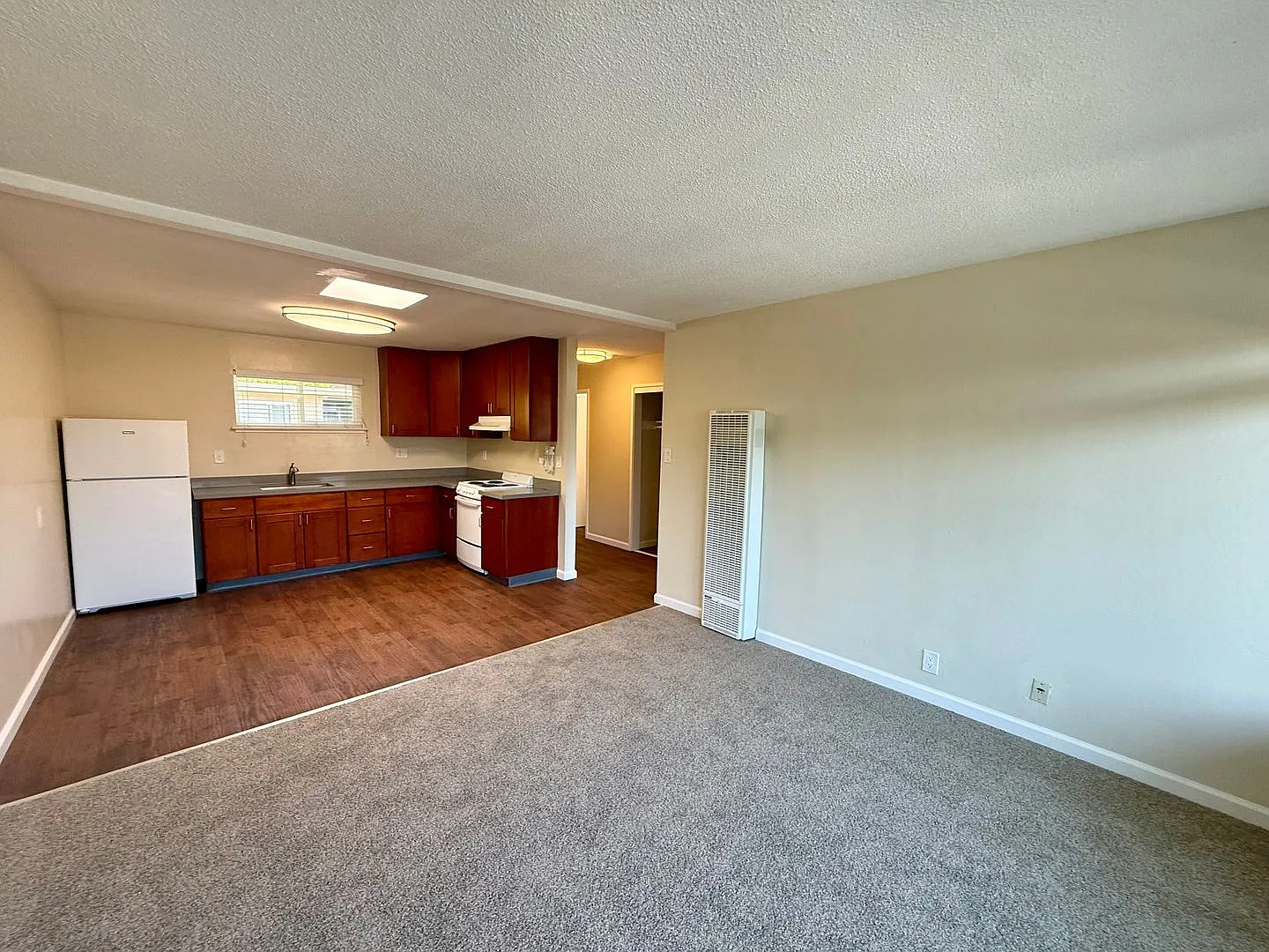 Top Floor San Rafael 1BR w/ Deck - One Month Free! — Photo 1