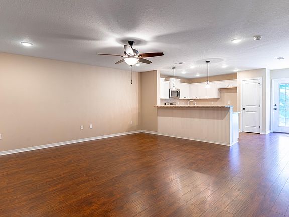 3rd image of 323 Dahlquist Dr
