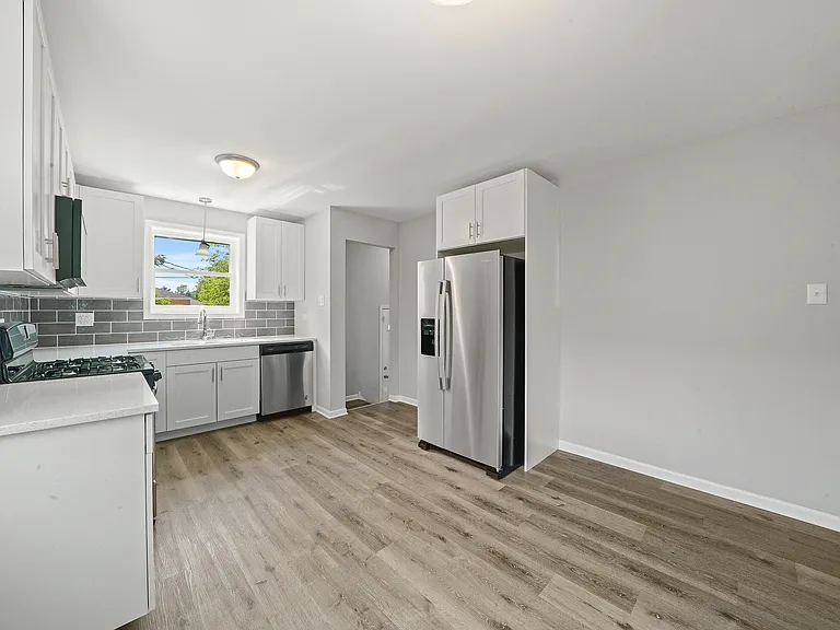 15520 Ellis Ave — Photo 9