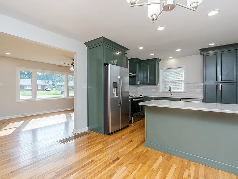 1022 Della Dr — Photo 9