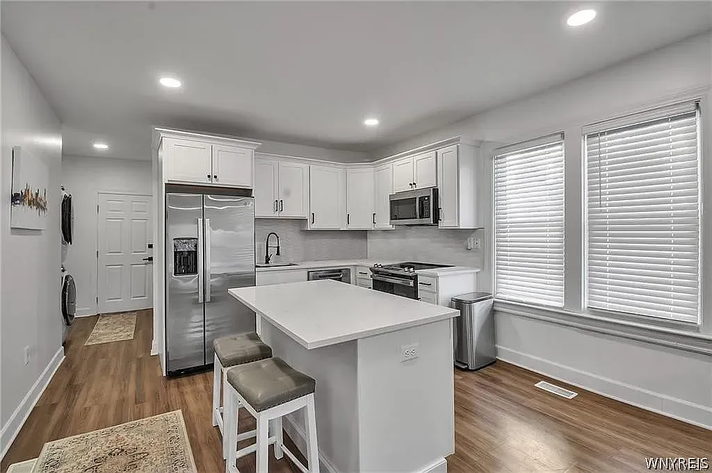 2 bed, 998 sqft, $1,700 — Photo 2