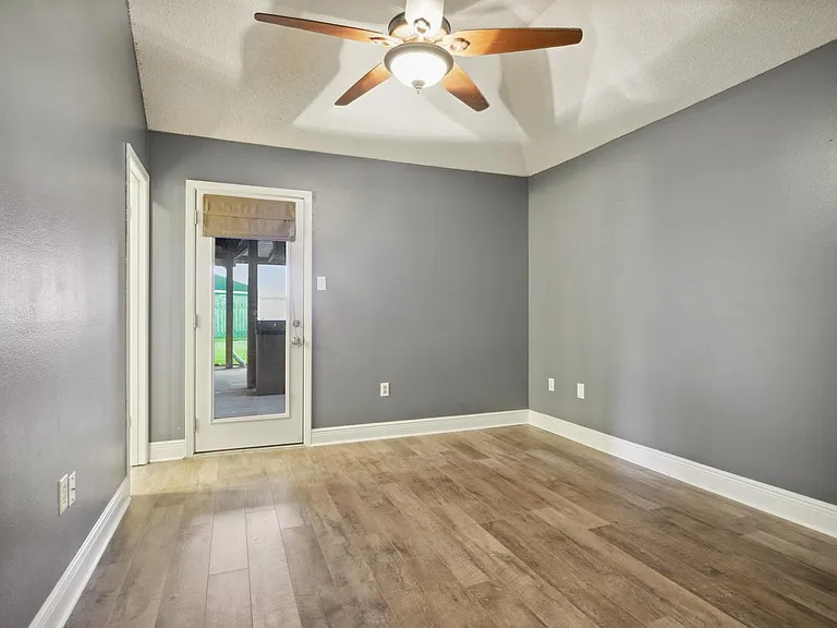 17764 Nine Oaks Ave — Photo 5