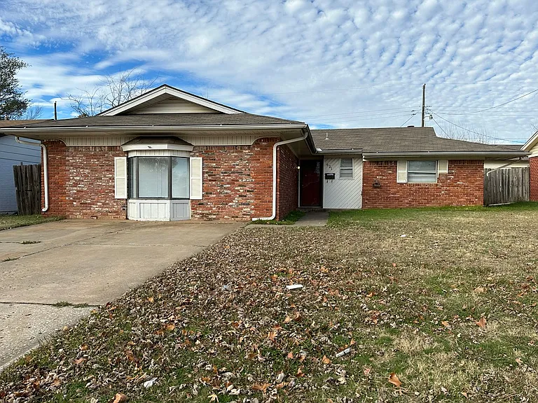 621 Lotus Ave — Photo 1