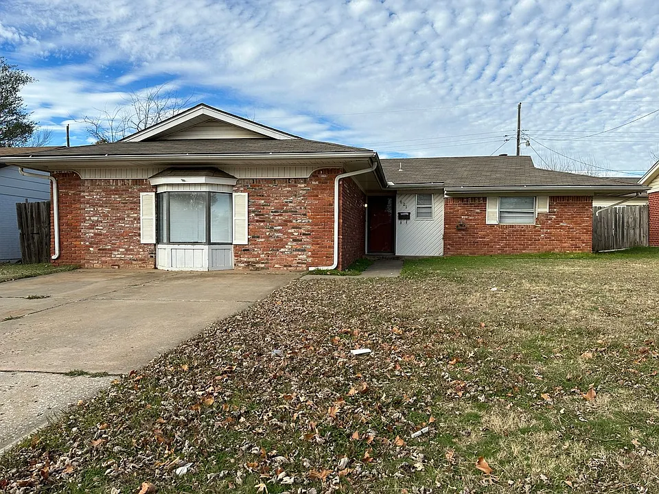 621 Lotus Ave