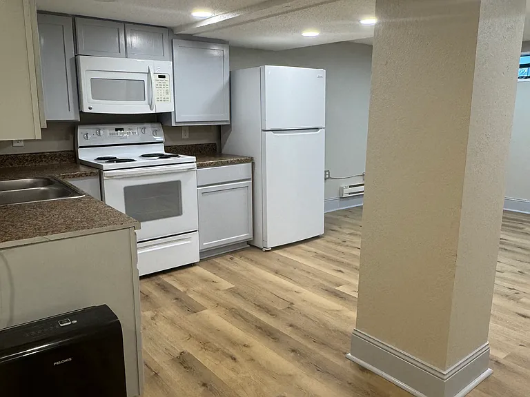 277 Aurora Ave #4 — Photo 2