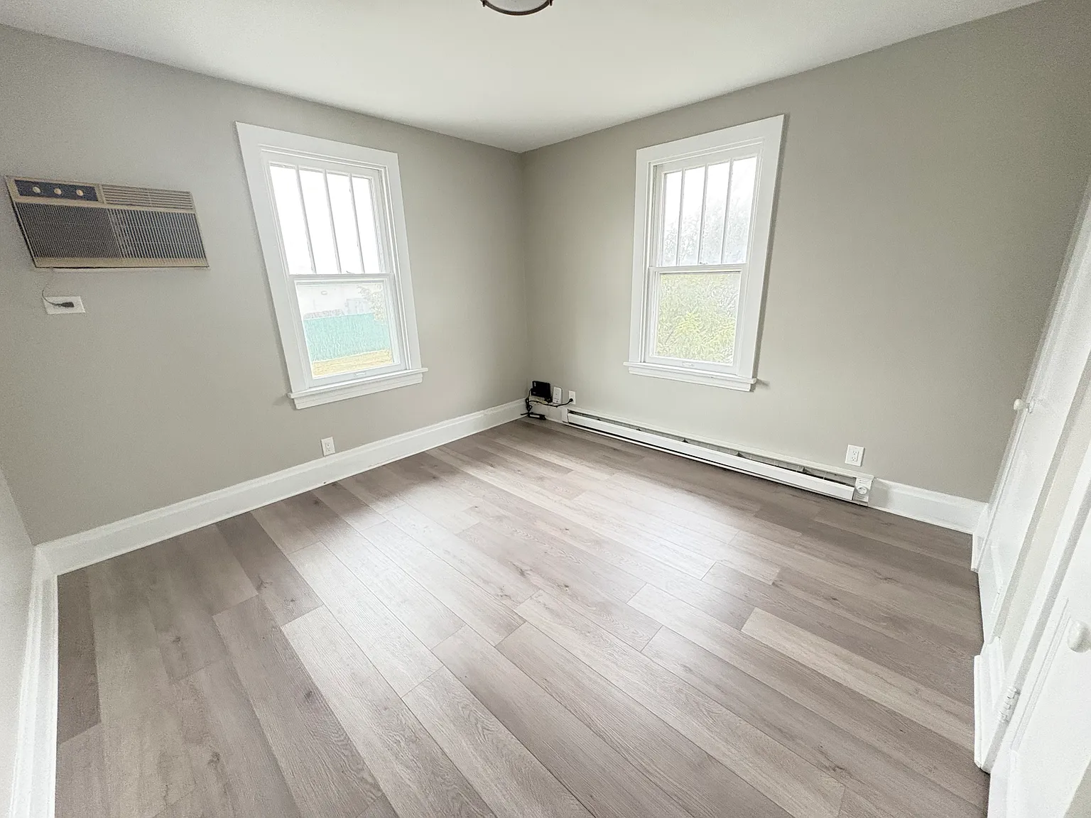 1 bed, 900 sqft, $1,090 — Photo 4