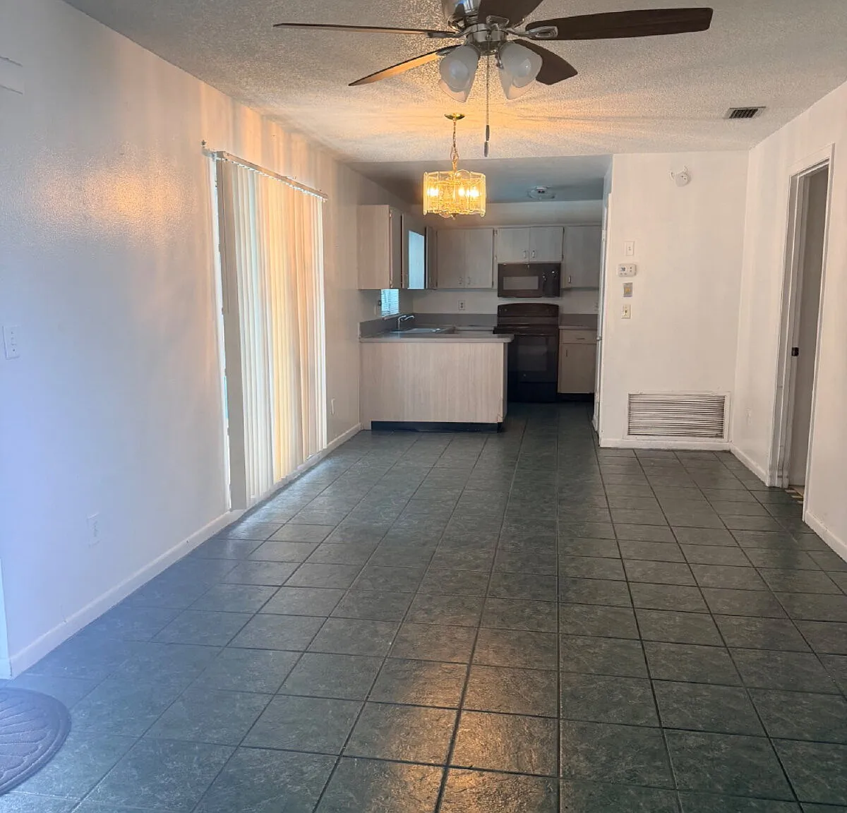 3 bed, 2.0 bath, $1,900 — Photo 4