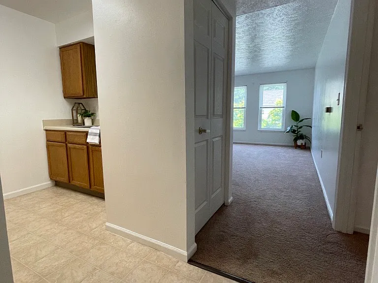 Somerset Manor Apartments — Photo 7