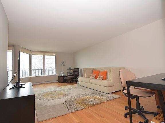 3rd image of 4170 N Marine Dr APT 18C