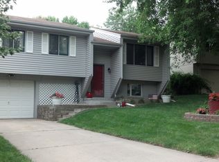 12729 Larimore Ave, Omaha, NE 68164