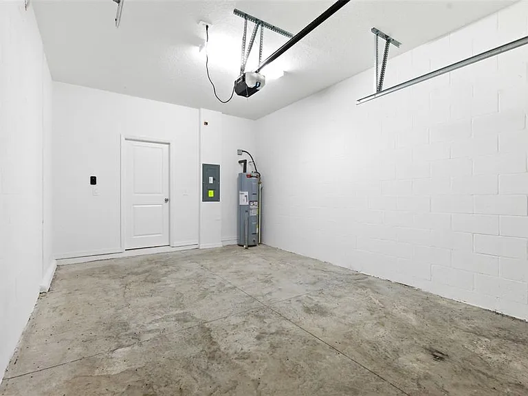 9851 Feaster Dr — Photo 23