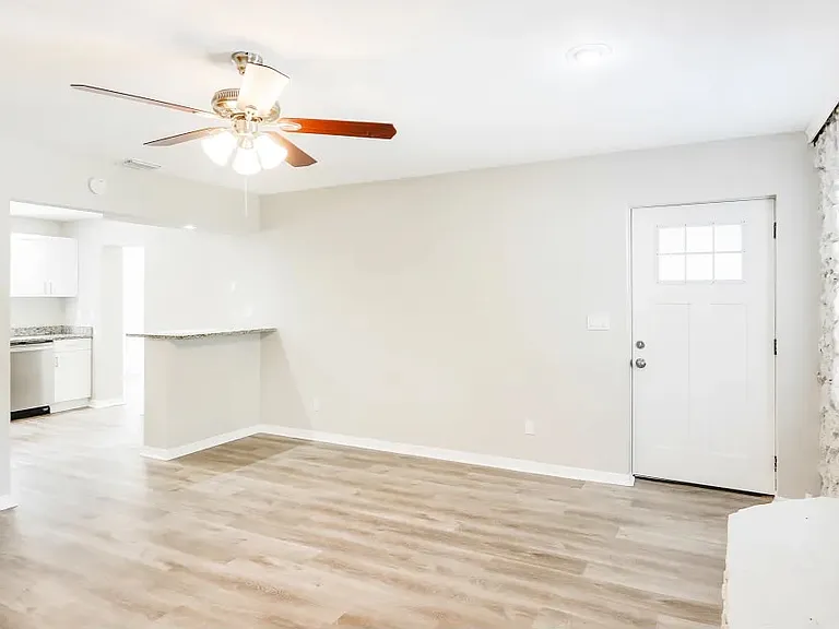 4517 S Hale Ave — Photo 8