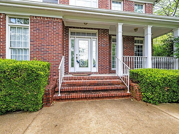 3rd image of 1051 Norfolk Green Cir