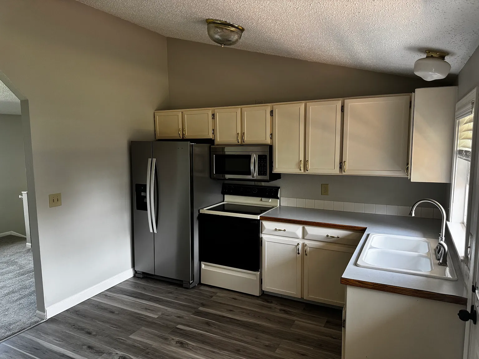 2 bed, 1.5 bath, 1050 sqft, $1,895 — Photo 2