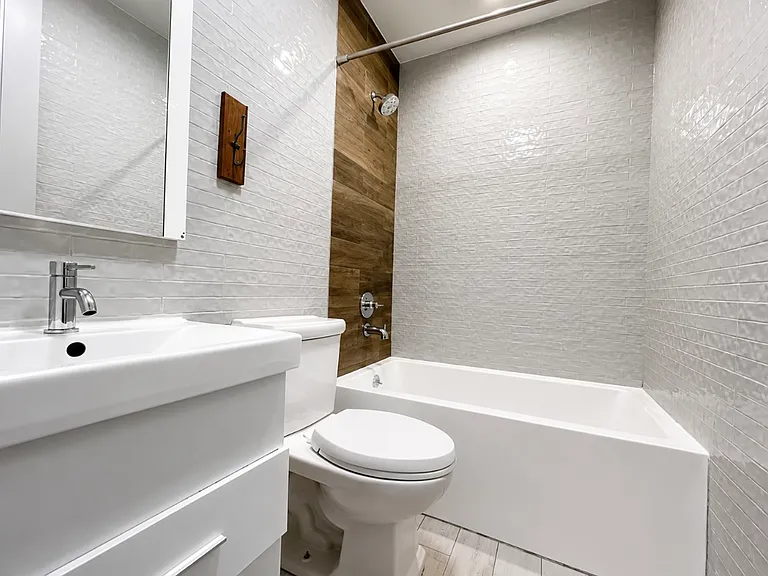 1346 Hancock St #3L — Photo 6