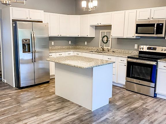 2nd image of 657 Clubhouse Dr