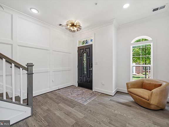 5th image of 610 Leigh Way
