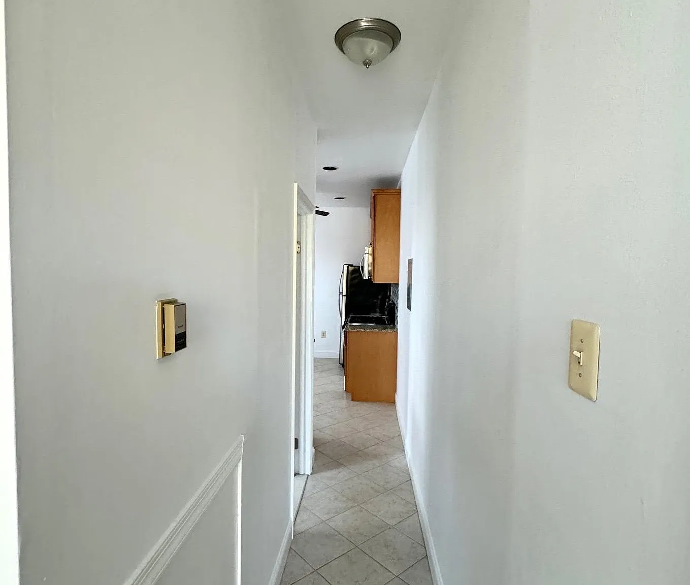 123 W Washington Lane — Photo 2
