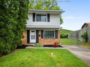 302 Charles Ct, Hurricane, WV 25526