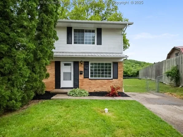 302 Charles Ct, Hurricane, WV 25526