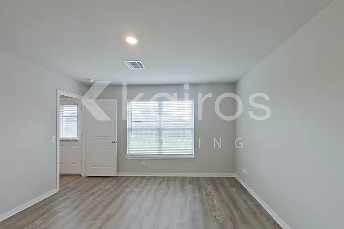 301 Saint James Pl — Photo 18