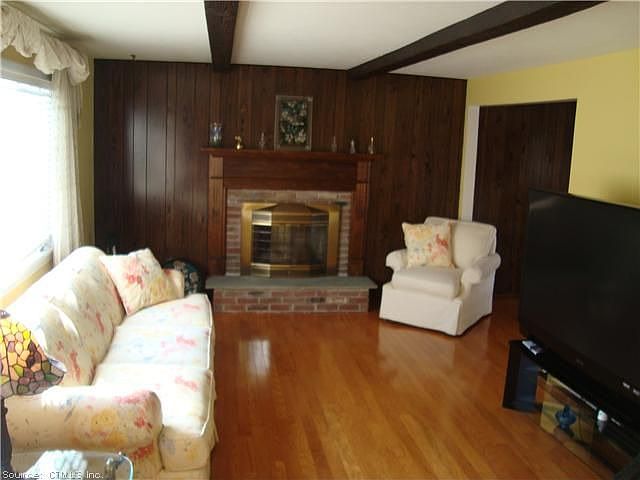 spacious Living room