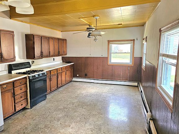 3rd image of 801 5th St SW