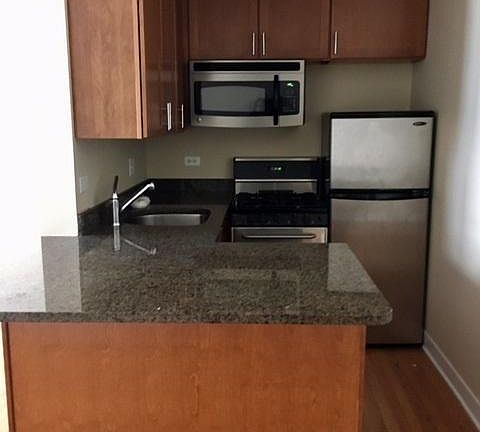 2nd image of 623 W Wrightwood Ave #403C