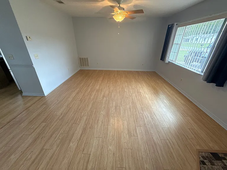 8215 W Cecil Ln — Photo 2