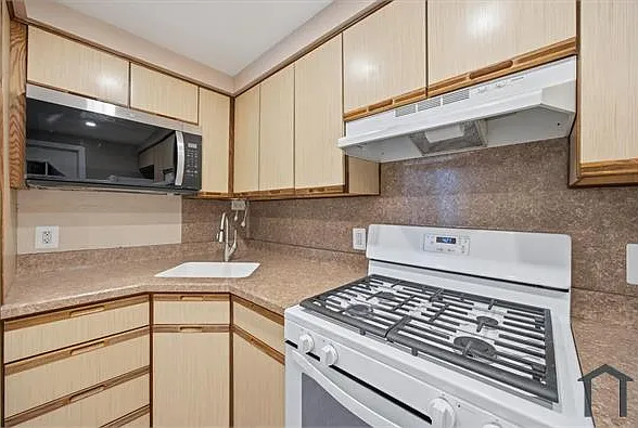 3060 Martha St — Photo 14