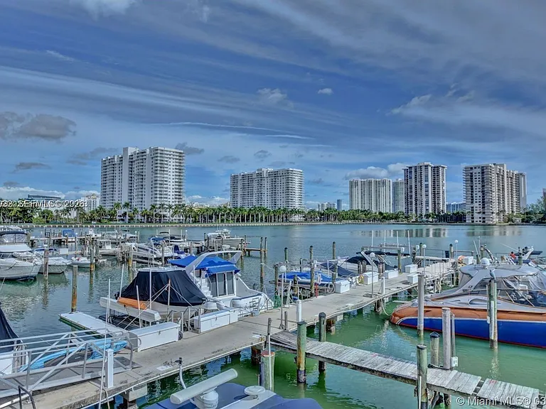 18081 Biscayne Blvd #602 — Photo 19