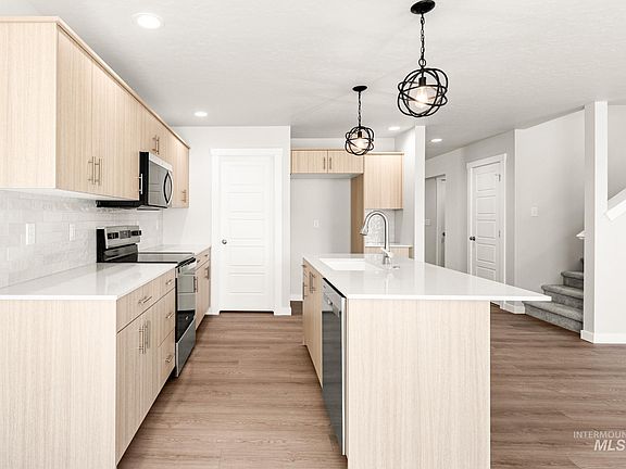 7th image of this home