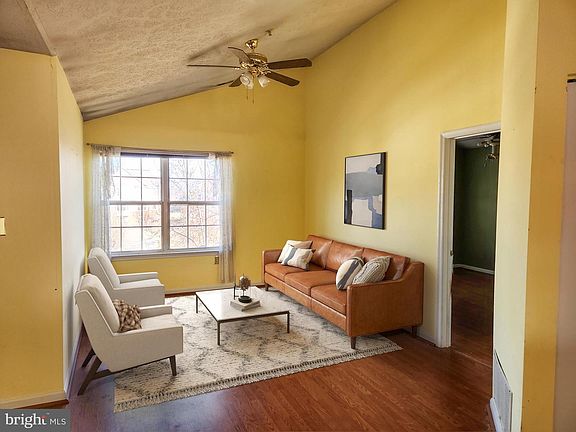 2nd image of 108 Bayland Dr Unit 21