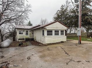 8436 Rosewood St, Dexter, IA 50070