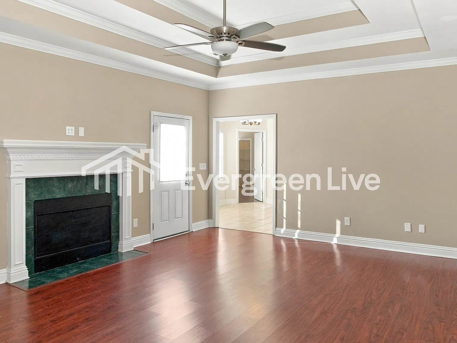 4 bed, 2.0 bath, 2070 sqft, $1,895 — Photo 2