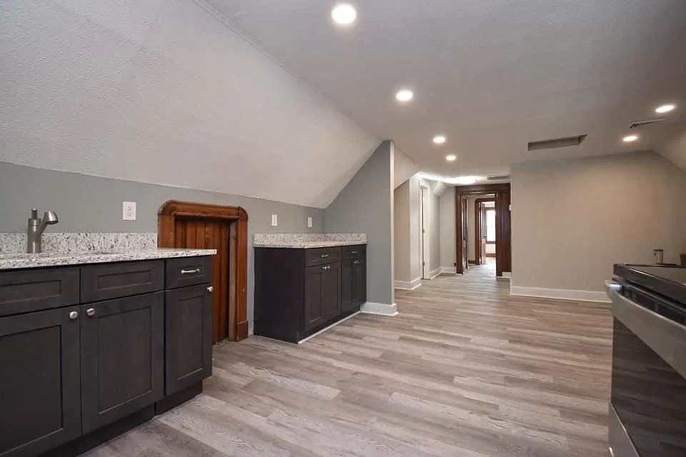 2 bed, 1100 sqft, $1,650 — Photo 2