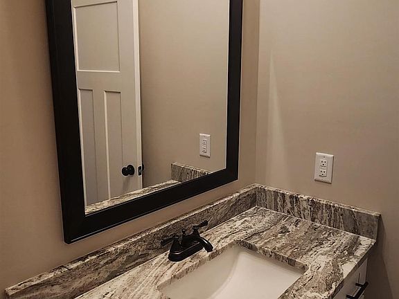 5th image of 104 Garrett Ln