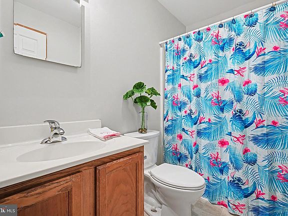 5th image of 215 Birch St