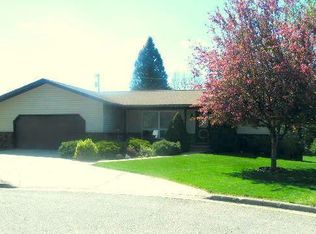 682 Birchwood Ct, Lowell, MI 49331