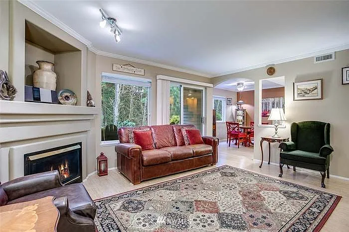 2 bed, 943 sqft, $2,700 — Photo 2