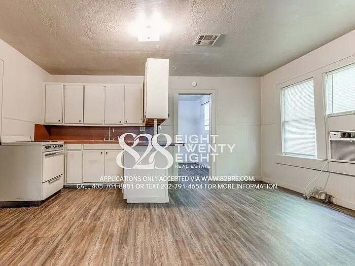 320 Castro St — Photo 19
