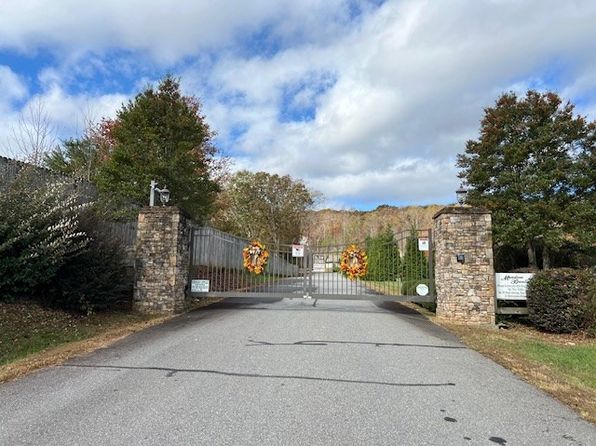41 Meadow Brooke Dr, Young Harris, GA 30582