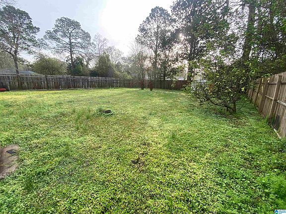 5th image of 346 Fall Ave