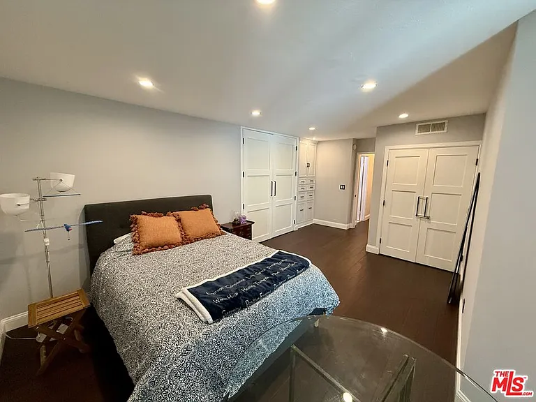 8530 Holloway Dr #318 — Photo 14